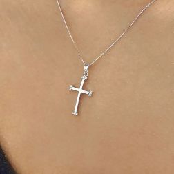Croce Lucida con zirconi in Oro Bianco foto indossata