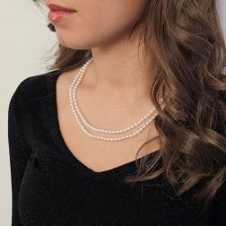 Collana Perle Fresh Water doppio filo ciambellotto in Oro Bianco foto indossata