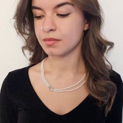 Collana Perle Fresh Water doppio filo ciambellotto in Oro Bianco foto indossata
