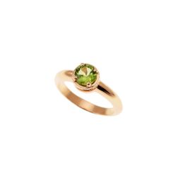 Round Solitaire Ring with Peridot and 18 Diamonds in Rose Gold
