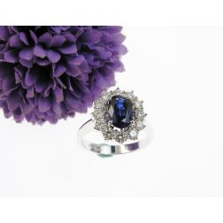Anello Kate con Zaffiro Blu 6x8mm e 12 Diamanti