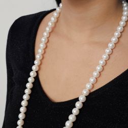 Collana Lunga 79cm Perle Bianche senza chiusura foto indossata