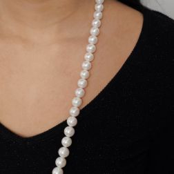 Collana Lunga 79cm Perle Bianche senza chiusura foto indossata