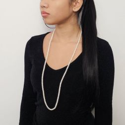 Collana Lunga 89cm Perle Bianche senza chiusura foto indossata