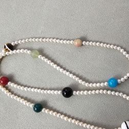 Collana Lunga 91cm Perle Bianche e Pietre multicolor senza chiusura