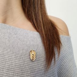 Spilla Ovali sovrapposti 3 colori  in Oro 18kt foto indossata