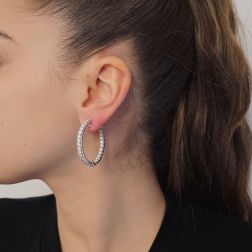 Boccole con 58 Diamanti 5,36ct chiusura a Clip in Oro Bianco foto indossata