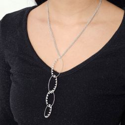 Collana Ciondolo 4 Ovali a scalare con Diamanti foto indossata