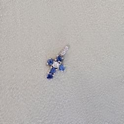 Ciondolo Croce con Zaffiri Blu - Larghezza 8.3mm