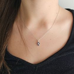 Foto Indossate Ciondolo Croce con Zaffiro Blu - Larghezza 6.7mm