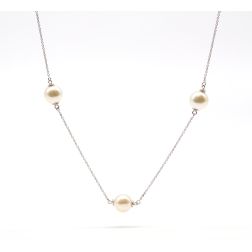 White 18kt Gold necklace with 3 Akoya Pearls