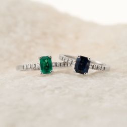 Anello Solitario Zaffiro Blu Ottagonale e 8 Diamanti in Oro Bianco - Misura 9