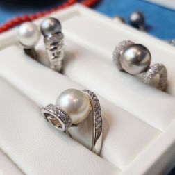 Wave Design Ring with Tahitian Pearl and Pavé Diamonds - Italian Size 12