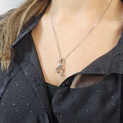 Ciondolo Abbraccio "Passione" con Diamante Brown foto indossata