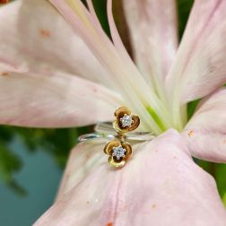 Anello Due Fiori con Diamanti oro giallo e oro bianco