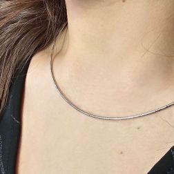 Girocollo Semirigido Flessibile Tubolare 1.50mm Sfaccettato Oro Bianco foto indossata