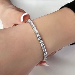 Photo of worn Diamond Piramid Tennis Bracelet x 4.10mm