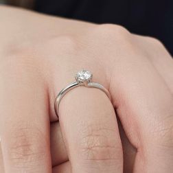 photo of worn of Solitaire "Love Panarea" GIA Diamond 0.40ct Platinum