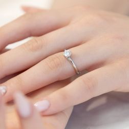 Solitario "Love Panarea" Diamante GIA da 0.40ct Platino foto indossata
