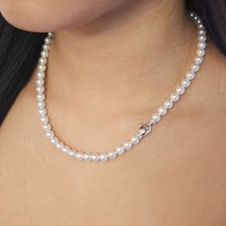 foto indossata Collana Perle Akoya 6.00 - 6.50mm chiusura moschettone con Diamanti in Oro Bianco
