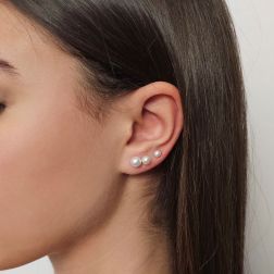 photo of worn Earrings with 4mm - 5.5mm - 6.5mm freshwater pearls in white gold