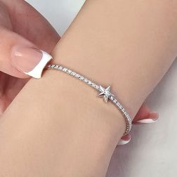 Bracciale Tennis Sfaccettato Diamanti con Stellina scorrevole foto indossata