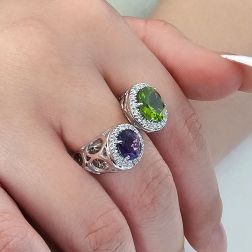 Anello Design Aperto Peridoto 9mm e Ametista 7mm contorno Diamanti foto indossata