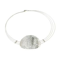 Semi-rigid curved medallion necklace in white gold