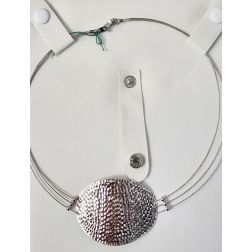 Girocollo semi-rigido Medaglione Curvo in Oro Bianco