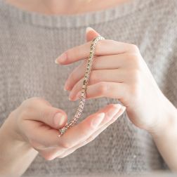 Bracciale Tennis Diamanti Gialli e Brown foto indossata