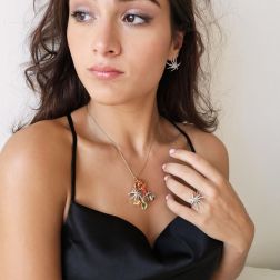 Anello Stella Marina a filo con Diamanti in Oro Bianco foto indossata