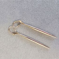Super-lightweight Stiletto pendant earrings in yellow gold