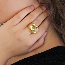 Anello Quarzo Lemon in Oro Giallo foto indossata