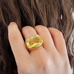 Anello Quarzo Lemon in Oro Giallo foto indossata