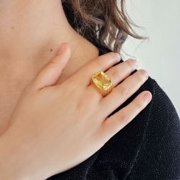 Anello Quarzo Lemon in Oro Giallo foto indossata