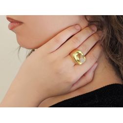 Anello Quarzo Lemon in Oro Giallo foto indossata
