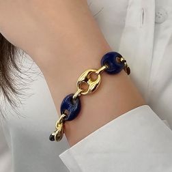 Bracciale a Catena Marinara in Oro Giallo 15mm e Lapislazzuli 15.50mm foto indossata