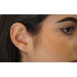Piercing Nasino oro bianco con Diamante foto indossata