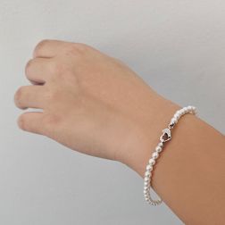 Bracciale Perle Freshwater cuore Oro Bianco e Diamanti foto indossata