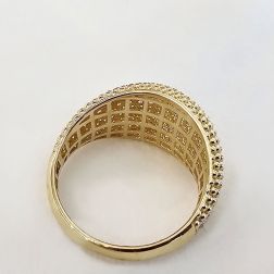 Anello Bombato Godronato in Oro Giallo con Zirconi