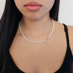 Collana Perle Freshwater con moschettone tondo in Oro Rosa foto indossata