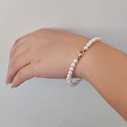 Photo of worn Freshwater pearl Bracelet with a round clasp in 18kt rose gold