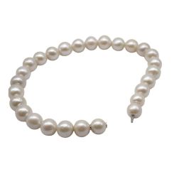Freshwater pearl necklace with a Hidden Clasp in 18kt White Gold
