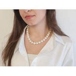 Photo of worn Freshwater pearl necklace with a Hidden Clasp in 18kt White Gold