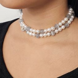 Collana lunga 69cm con Perle Bianche e Occhio di gatto foto indossata