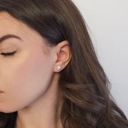 Photo of worn Light Point Earrings Diamonds with 0.26ct/0.27ct each Contoured