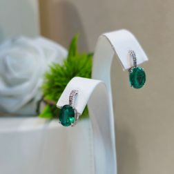 Orecchini monachella Smeraldo 9mm x 6.8mm e Barretta Diamanti