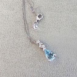 Girocollo Acquamarina a Goccia e 2 punti luce Diamanti