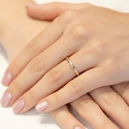 Photo of worn Wedding band Classic Francesina 3gr UNOAERRE Yellow Gold Example with Diamond