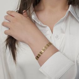 Bracciale a segmenti Foglioline Diamantate e Filo Torto in Oro Giallo  foto indossata
